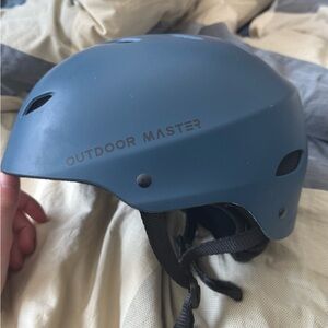 Blue skiing helment